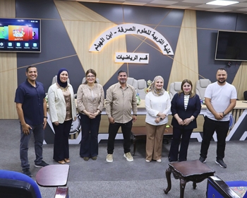تكريم طلبة الكلية المتميزين في النشاطات الطلابية 6-5-2026 (5) تكريم طلبة الكلية المتميزين في النشاطات الطلابية 6-5-2026 (5)