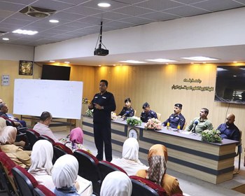 دورة تدريبية في كليتنا حول مكافحة الحرائق والسلامة العامة (7)